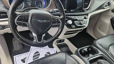 2017 Chrysler Pacifica Touring-L