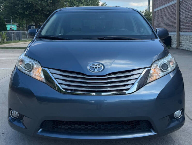 2017 Toyota Sienna XLE 8-Passenger