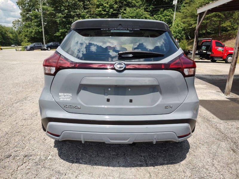 2021 Nissan Kicks SR