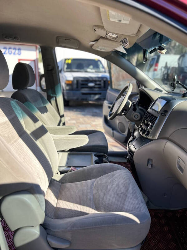 2009 Toyota Sienna CE 8-Passenger