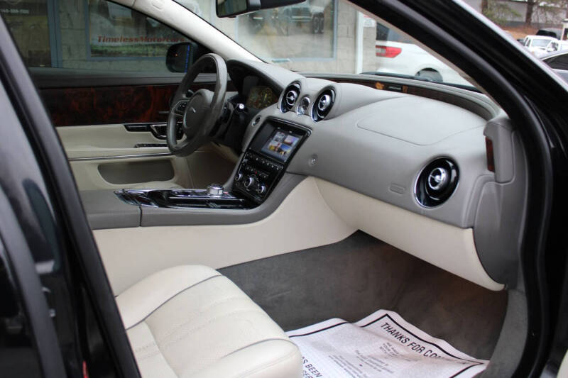 2017 Jaguar XJ R-Sport