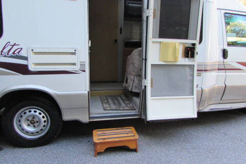 2001 Winnebago Rialta