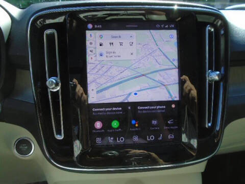 2023 Volvo XC40 B5 Plus Bright Theme