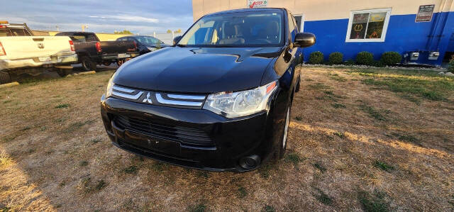 2014 Mitsubishi Outlander for sale at URIEL's AUTOMOTIVE LLC in Middletown, OH