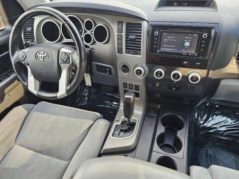 2015 Toyota Sequoia SR5