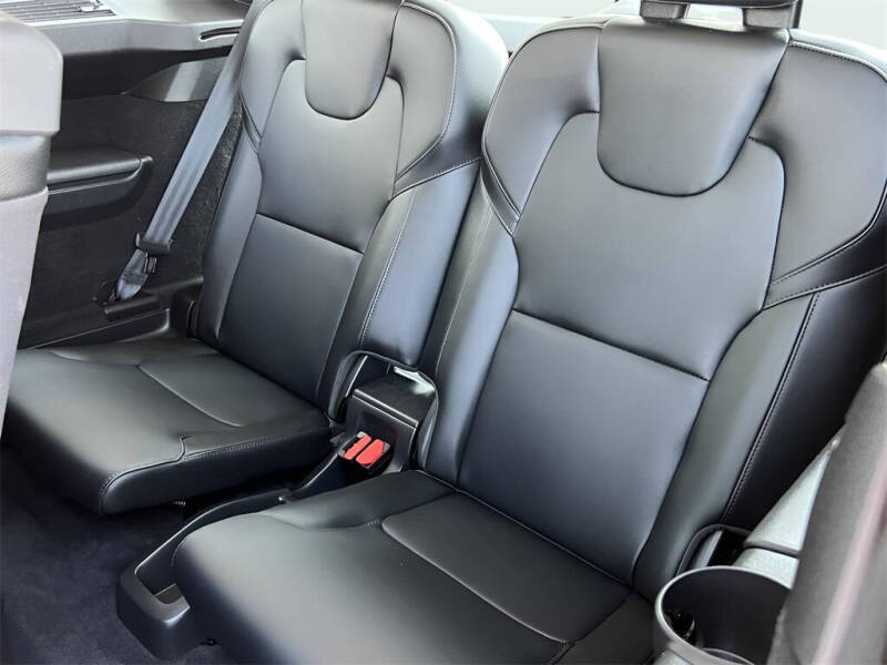 2022 Volvo XC90 T5 Momentum