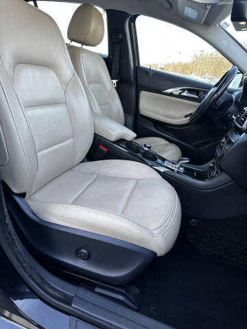 2017 Infiniti QX30 Premium