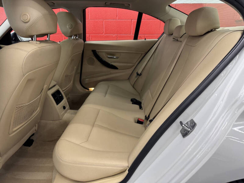 2015 BMW 3 Series 320i