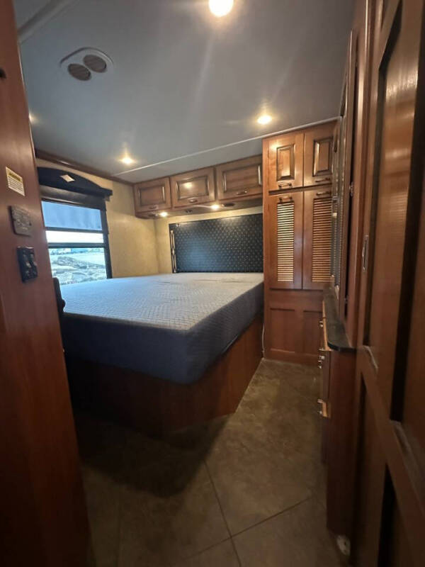 2015 Fleetwood RV Excursion 35B