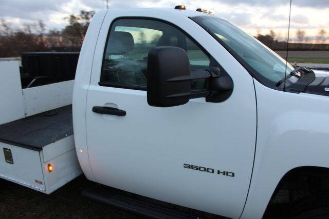 2013 Chevrolet Silverado 3500 Chassis Cab Work Truck photo 6