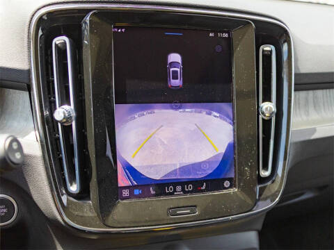 2023 Volvo XC40 B5 Plus Bright Theme