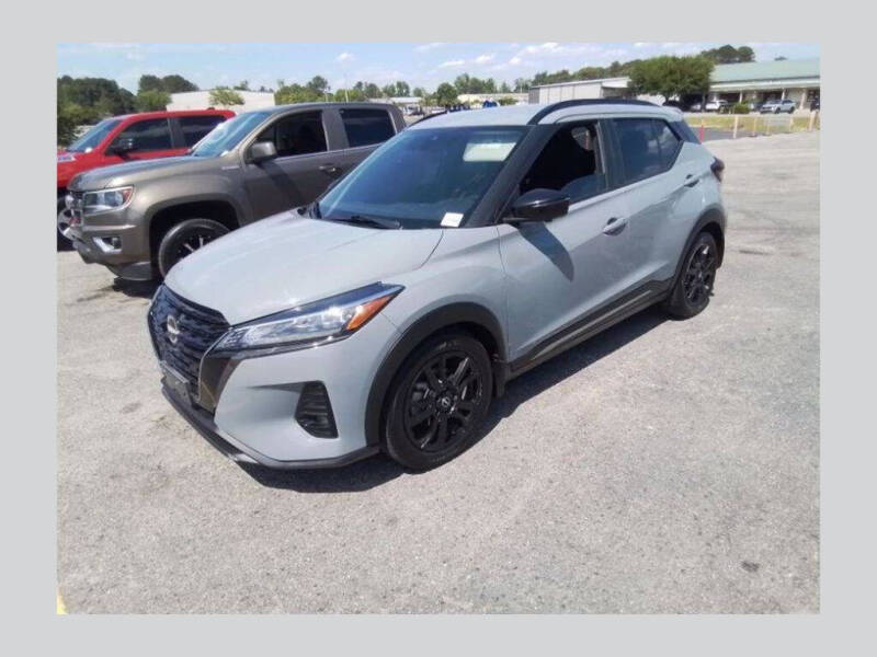 2022 Nissan Kicks SR