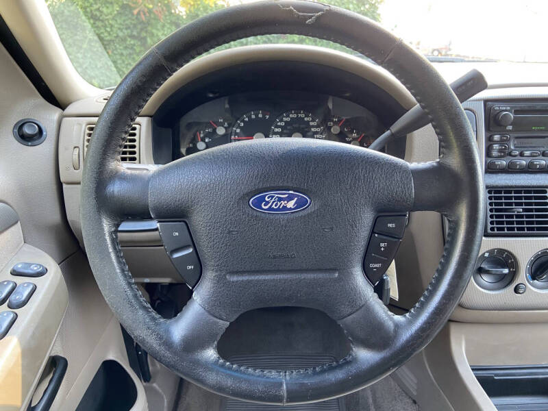 2004 Ford Explorer XLT