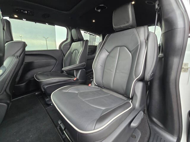 2023 Chrysler Pacifica Plug-In Hybrid Limited