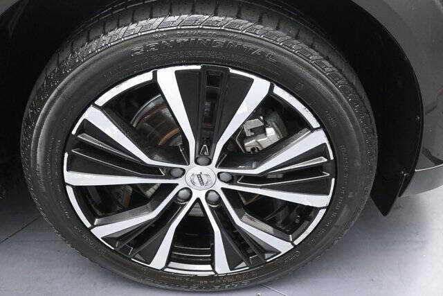 2023 Volvo XC60 B5 Plus Dark Theme