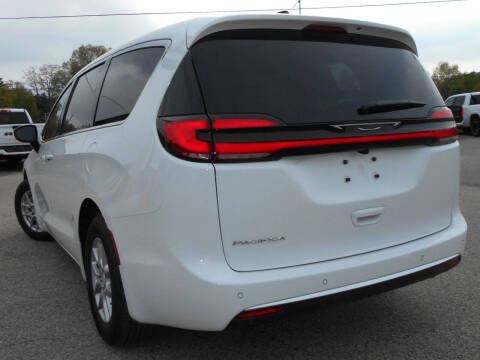 2027 Chrysler Pacifica Select