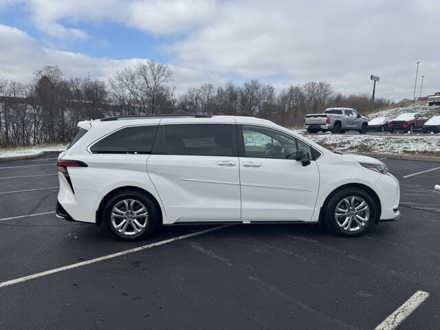 2022 Toyota Sienna XSE 7-Passenger