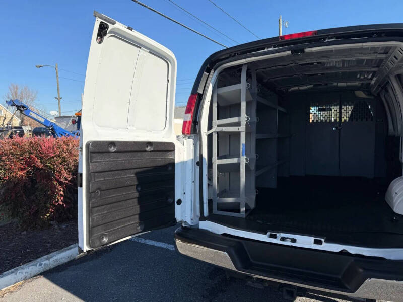 2022 GMC Savana 2500