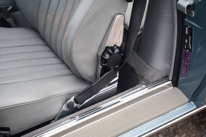 1986 Mercedes-Benz 560-Class 560 SL