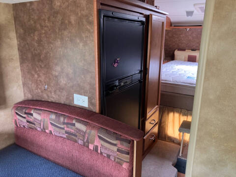 2009 Lance Camper 1181