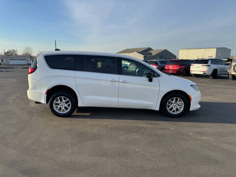 2025 Chrysler Voyager LX