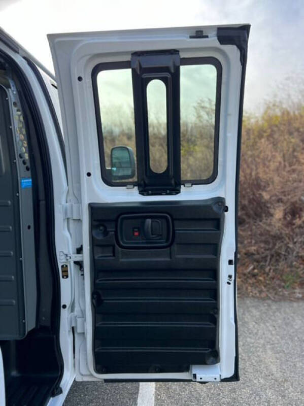 2023 GMC Savana 2500