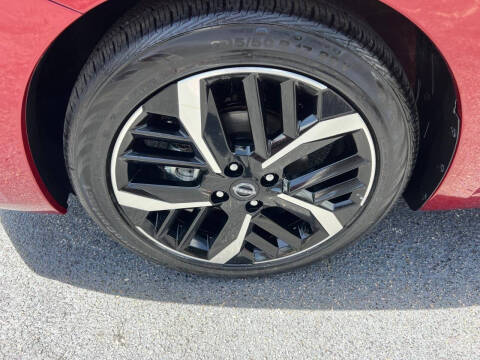 2025 Nissan Versa SR