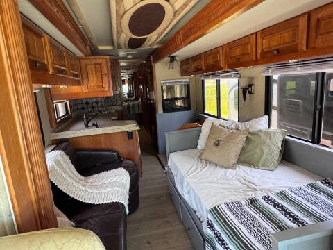 2005 Monaco Dynasty 40 Platinum II