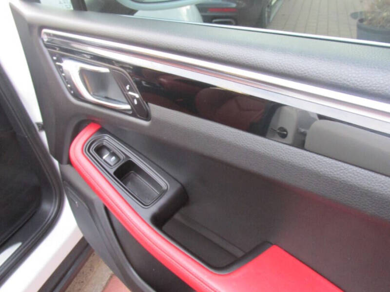 2017 Porsche Macan S