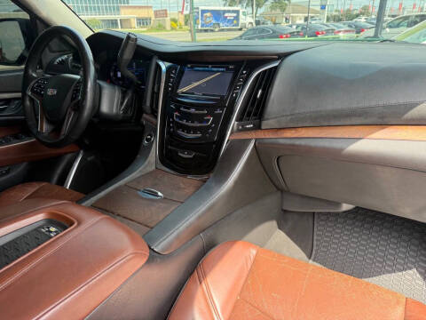 2016 Cadillac Escalade Luxury Collection