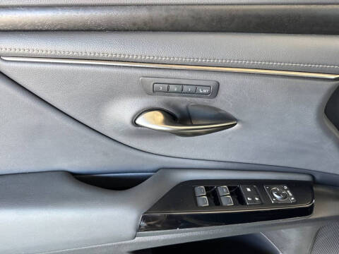 2022 Lexus ES 300h