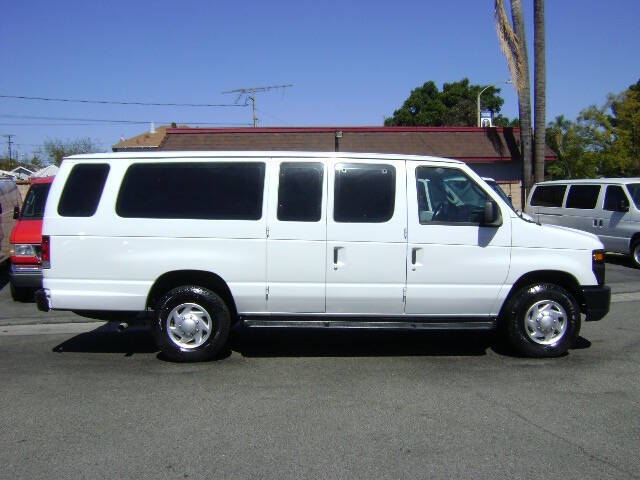 White 2011 Ford E-Series E-350 SD XL E-350 SD XL 3dr Extended Passenger Van 2