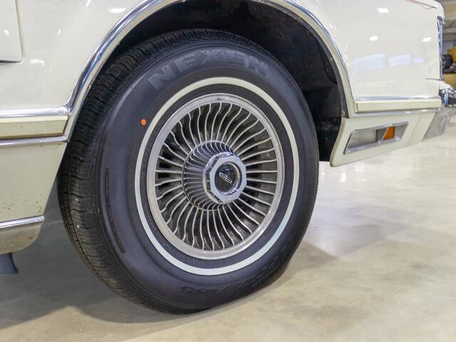 1977 Lincoln Mark V