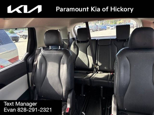 2024 Kia Carnival EX