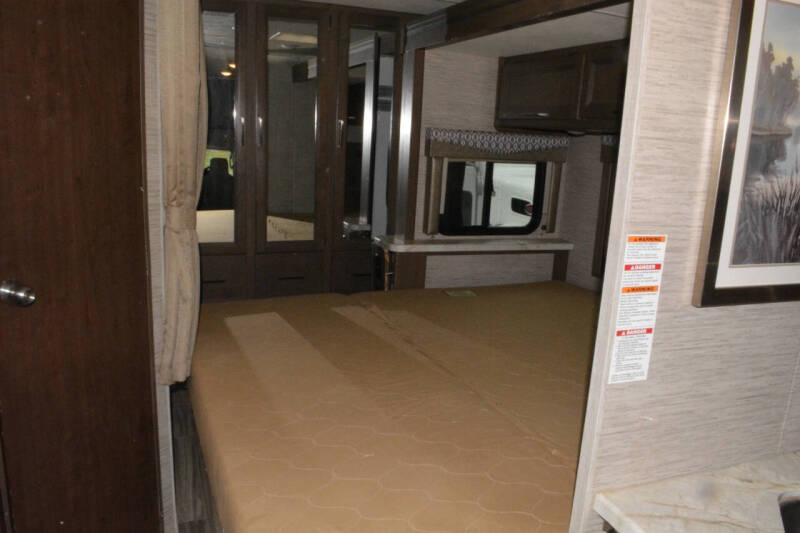 2021 Thor Motor Coach Freedom Elite