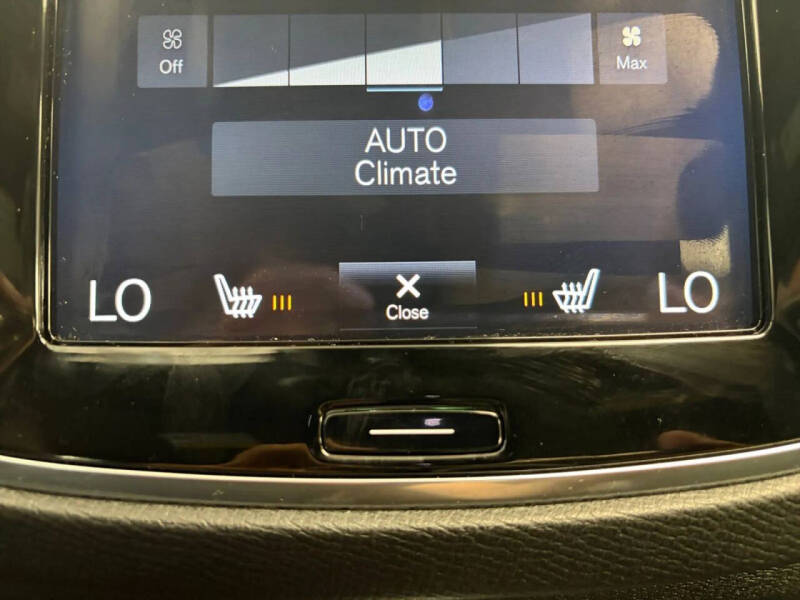 2017 Volvo XC90 T6 R-Design