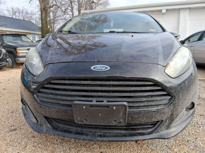 2016 Ford Fiesta SE's photo