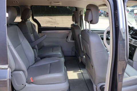2012 Volkswagen Routan SE