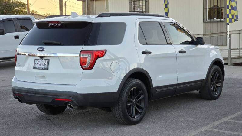 2017 Ford Explorer Base photo 6