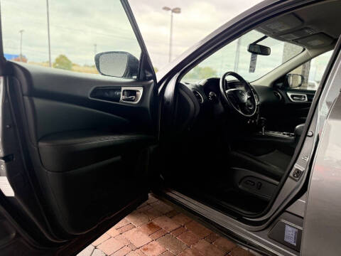 2020 Nissan Pathfinder SV