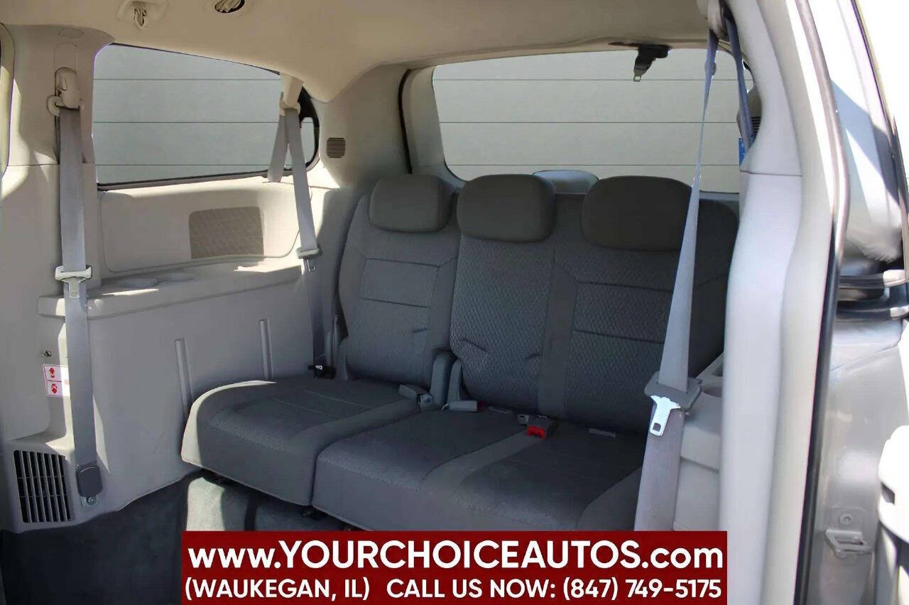 ChryslerTown and Country13