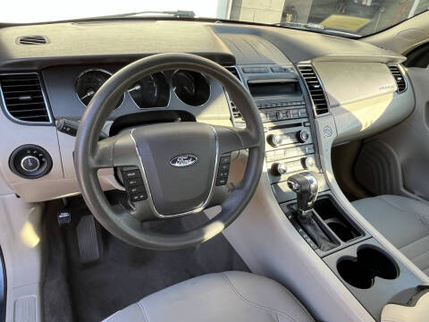 2011 Ford Taurus SE