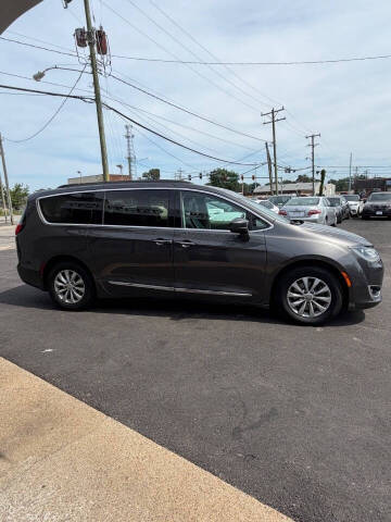 2017 Chrysler Pacifica Touring-L