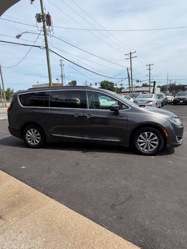 2017 Chrysler Pacifica Touring-L