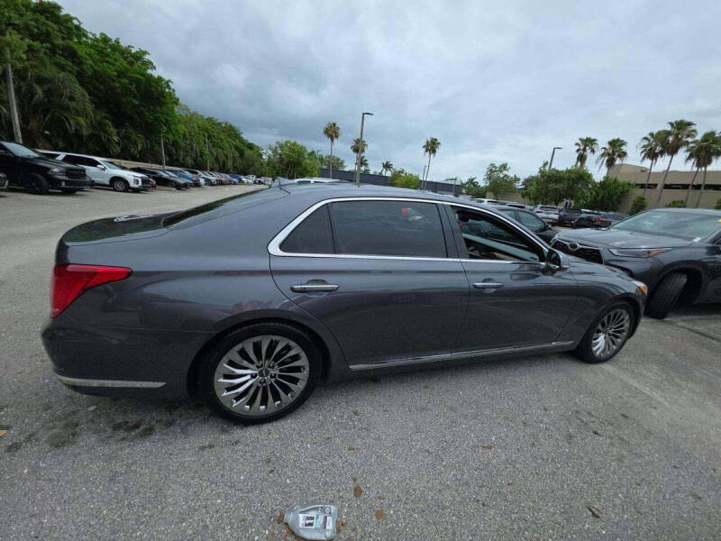 2017 Genesis G90