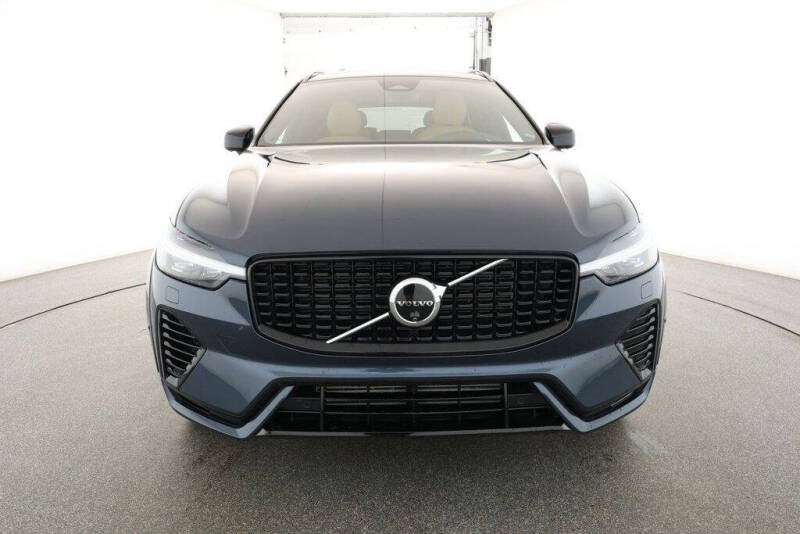 2025 Volvo XC60 T8 Ultra Dark Theme