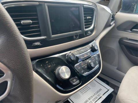 2019 Chrysler Pacifica LX