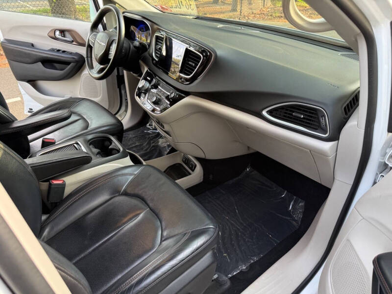 2017 Chrysler Pacifica Touring-L Plus