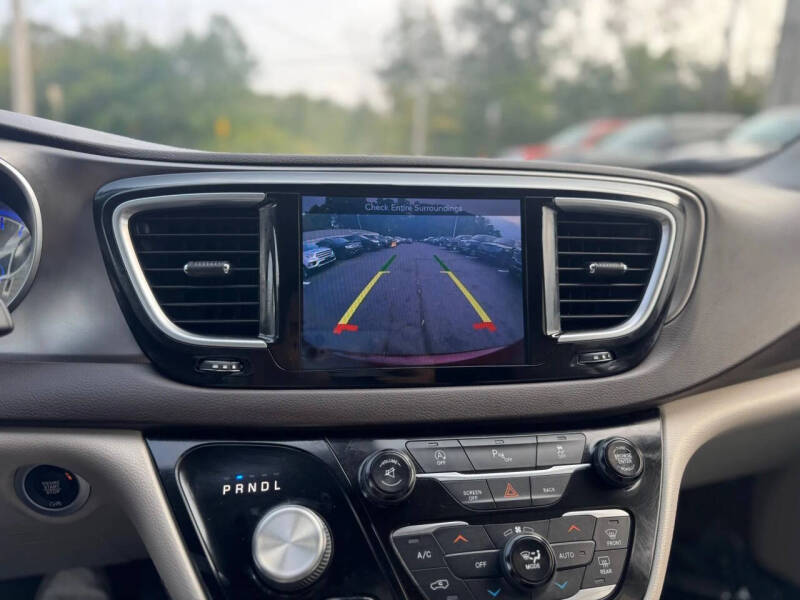 2017 Chrysler Pacifica Touring-L Plus