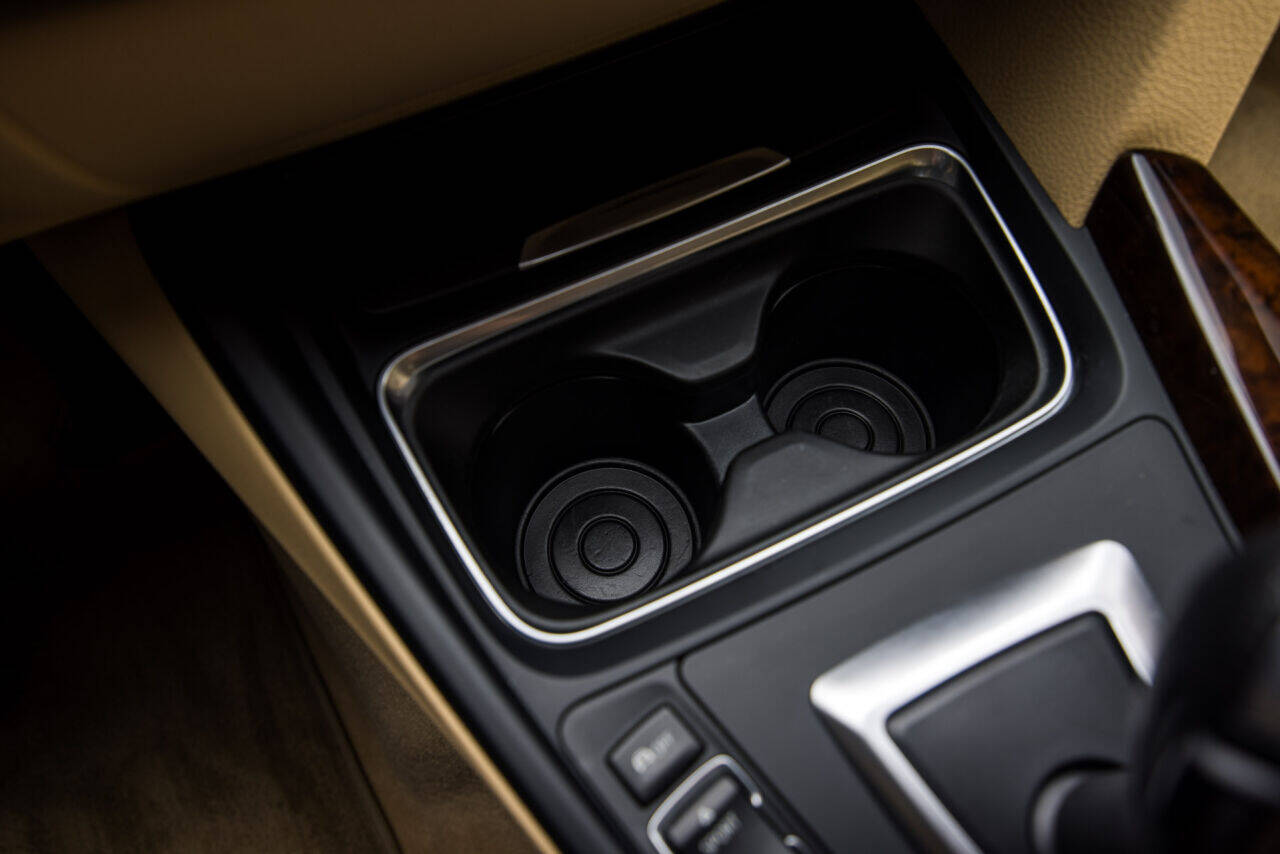 2015 BMW 3 Series 23
